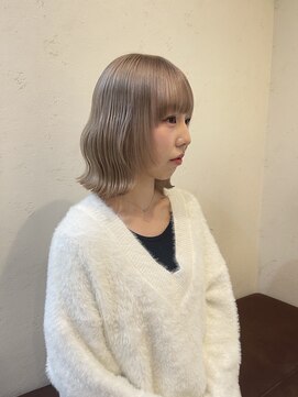 エリス ウメダ(Eliss umeda) ベージュ×くびれボブ