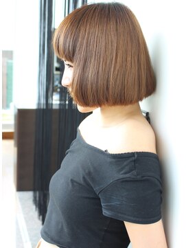 ワースホワイル(WORTH WHILE) 大人ガーリーダークアッシュミディアムレイヤーカットブリーチ