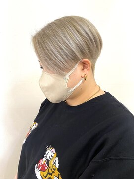 モリオ フロム ロンドン 成増店 【morio成増/一戸】刈り上げショートブリーチありミルクティー