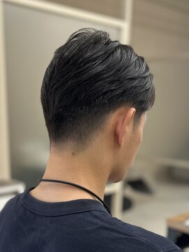 エリン バイ リル ヘアー 本陣(eLin by LiL hair) 刈り上げフェザーショート