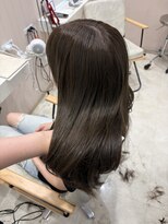 ロエ(LOE) オリーブグレージュレイヤーカット顔周りレイヤーブリーチなし
