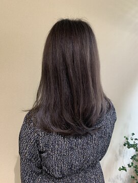 ゼン(Zen.) 暗髪アッシュ/オフィス/透明感/Zen.手塚