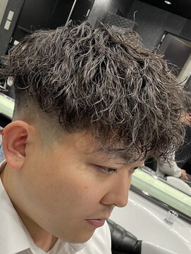 グナスティバイダムディー トウキョウ(GNASTY by DAMDEE TOKYO) ツーブロックマッシュ/波巻き/ハイライト/束感[大宮/理容室]