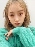 ベージュインナーカラーショートボブレイヤーミディアム前髪