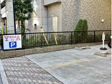 ワイトゥエー(YtoA)の雰囲気（裏側にも2台ございます。※自転車・バイクはお店の前にどうぞ。）