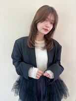 ふわっと小顔レイヤーミディアムオリーブベージュ