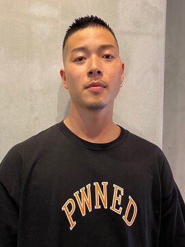 フランクスバーバーザスタンド(Frank’s barber the stand) スペインカール/スパイキーショート/フェザーパーマ/飯田橋E