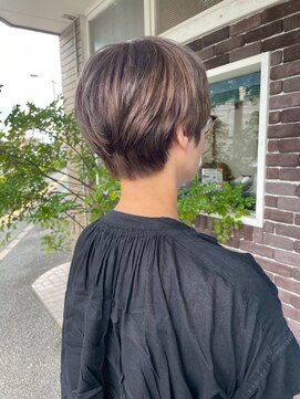 アズグロウ エクラ(AS GROW 'eclat) ハイライトカラーハイライト丸みショート