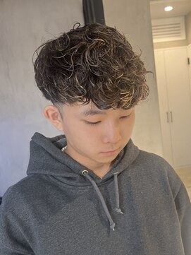 エリマバイフィフス 調布(elima by fifth) スペインカールフェードカット前下がりマッシュ刈り上げマッシュ