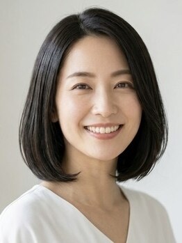 トラック(TRUCK)の写真/「隠す」から「活かす」へ！話題の白髪ぼかしで、透明感あふれるワンランク上の大人のお洒落カラーを実現。