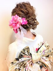 成人式　波ウェーブの華やか振袖　ヘアアレンジ