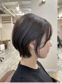 くびれ、小顔ショートヘア