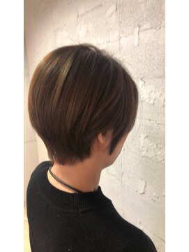 ルミアン(lumian) 前下がり丸みショート