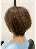 衿足長め丸みショート