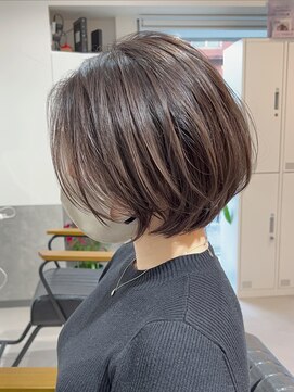 アミーゴ(AMIGO) ショートボブ×暗髪カラー