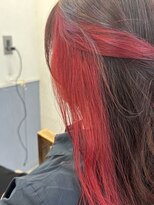 トッカ ヘアアンドトリートメント 難波店 巻いてもアレンジしても可愛い派手色インナーカラー。