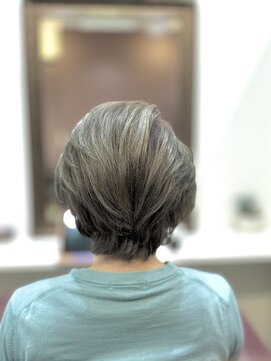 ルームス(ROOM’S) 白髪ぼかしハイライト