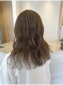 オリーブベージュ