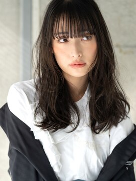 エミュ 表参道 青山(emu) 【emu井上】地毛風ダークアッシュでフェミニンモードゆるロング