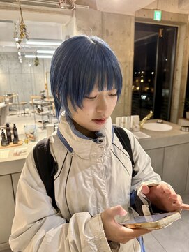 アトリエノエラ(Atelier Noella) 淡い水色より濃い青が流行ってます【山本】