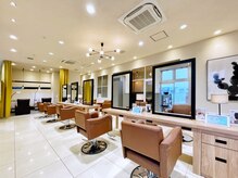 アース コアフュールボーテ 東松山店(EARTH coiffure beaute)の雰囲気（家族みんなでくつろげる、特別なサロン空間。）