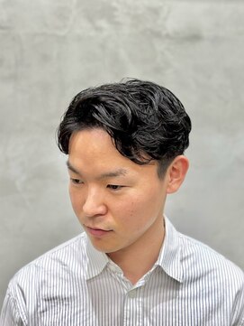 サームマン 人形町(SARM MAN) 柔らかな毛流れで魅せる韓国風センターパートミディアム