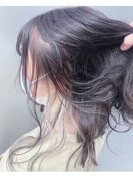 イリ 心斎橋(ili) ホワイトベージュ　インナーカラー　イヤリングカラー