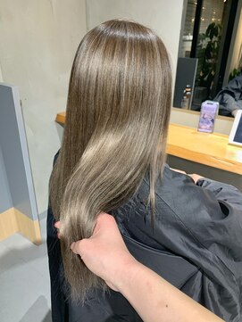 ニキータ(Nikiita) グレージュ B9056