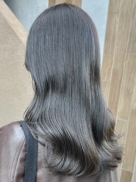 サク(Sac.) ブリーチなし赤み消しミルクティーアッシュ 恵比寿 栃木優佑