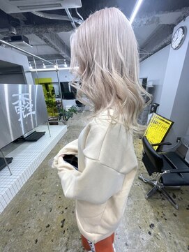 レイム(LAME) ホワイトミディアムボブ