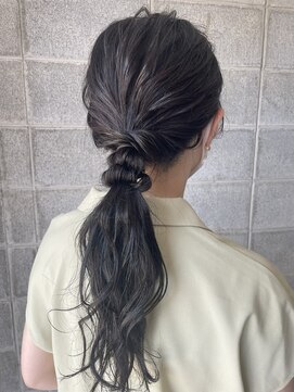 プリヤ(priya) ローポニーテール/編みおろし