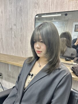 ラフィット 香椎(lafit) レイヤーカットオリーブグレー　透明感カラー艶カラー