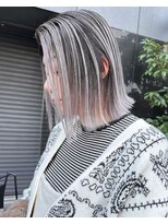 ヌエン 渋谷(NU/EN)&nbsp;夏のトレンド外国人風バレイヤージュとホワイトシルバーのボブ