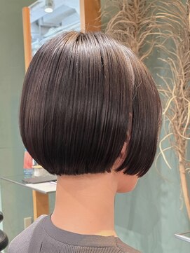 トリコ ショップアンドヘアサロン(tricot shop hair salon) おしゃれなミニボブ×黒髪ストレート フクザワ