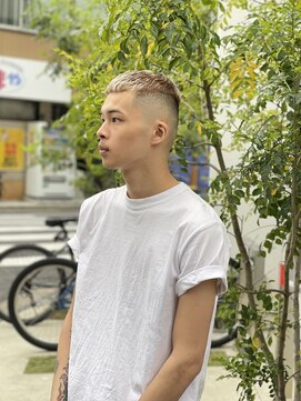 メリケンバーバーショップ トーキョー(MERICAN BARBERSHOP TYO) 束感ショートスキンフェードハイトーンバーバースタイル