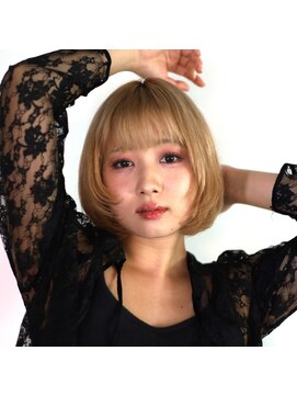 ルーツ(roots) ショートボブ　ハイトーンカラー　シースルーバング