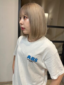 ヴヴ(Bub) ダブルカラー 艶感　丸みボブ　透明感　ブリーチ 顔周りカット