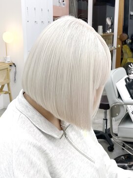 シラフ(SHIRAF) ホワイト