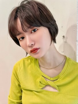 メゾンドムニ 恵比寿(Maison de MUNi) 大人可愛い切りっぱなしミディアムボブ柔らかグレージュ20代30代