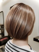 フリック 京都河原町店(FLICK)&nbsp;★白髪ぼかしハイライトカラー/小顔前下がりひし形ショートボブ