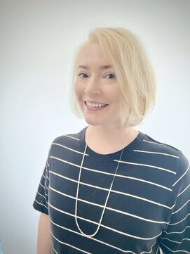 DAMANI 表参道 髪質改善/ヘッドスパ/ハイライト/白髪染め/白髪ぼかし/縮毛矯正 似合わせカット/ミディアムレイヤーカット[表参道駅]