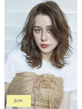 ラレイ(Lalei) 表参道駅/青山　大人かわいいくびれミディ　辻幸奈