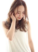 夏のイメチェンは耳かけ毛先パーマとフォギーベージュカラーで