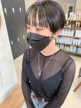 テトヘアー(teto hair) 刈り上げショート、甘め刈り上げ、前髪インナーカラー