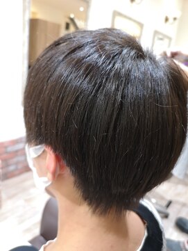 ルシードスタイル クリザンテーム 耳出しショート