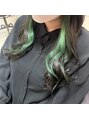 ヘアメイク マルナ 大通店(HAIR MAKE MALUNA) 緑のイヤリングカラーが可愛いです、ロングでもバッチリ