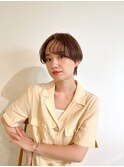 ベージュカラーとハンサムショート
