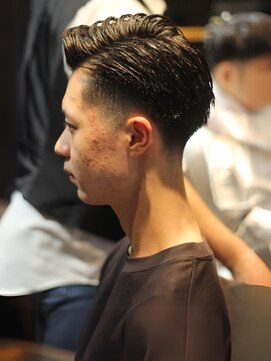 レオザバーバー(LEO the Barber) 七三テーパーフェード