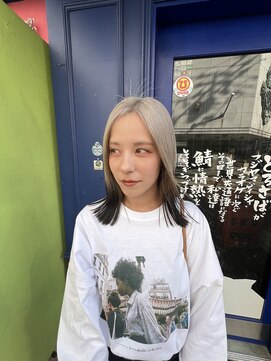 エマ(emma) ホワイトシルバーとブラック