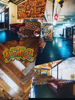 アーティカル(ARTICAL)の写真/アンティーク家具や小物が可愛いサロン☆こだわりの店内はオシャレ空間♪あなただけの特別な時間をお届け！